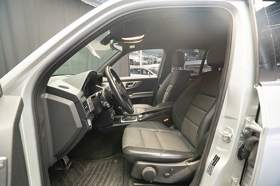 Mercedes-Benz GLK220 13 of 17