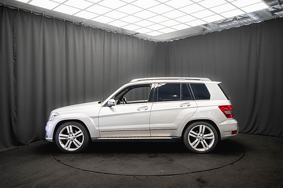 Mercedes-Benz GLK220 9 of 17