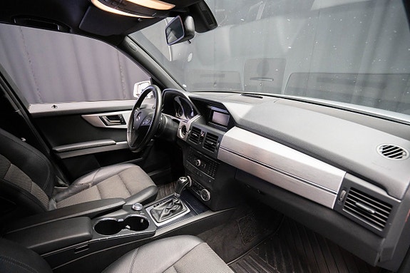 Mercedes-Benz GLK220 12 of 17