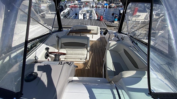 Chaparral 250 Signature 2008 Mercruiser 350 MPI Seacore -08 5 of 30