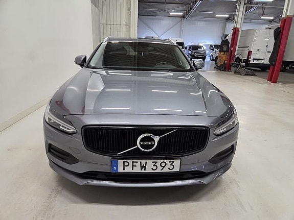 Volvo V90 2 of 10
