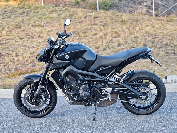 Yamaha MT-09 5 of 6