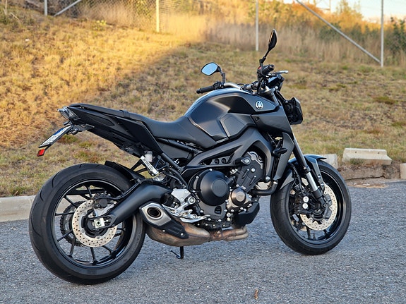 Yamaha MT-09 4 of 6