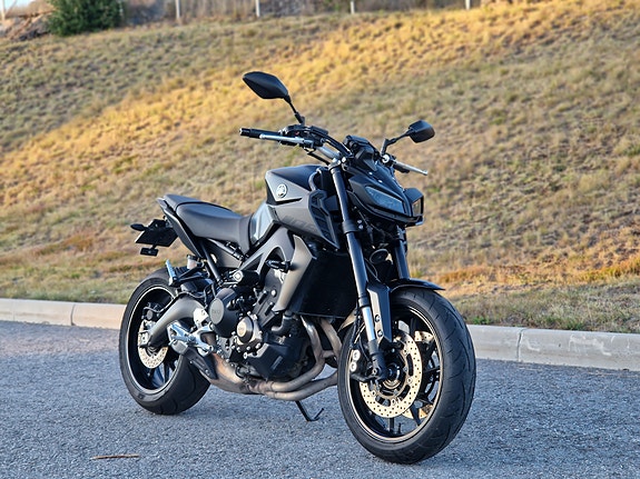 Yamaha MT-09 2 of 6