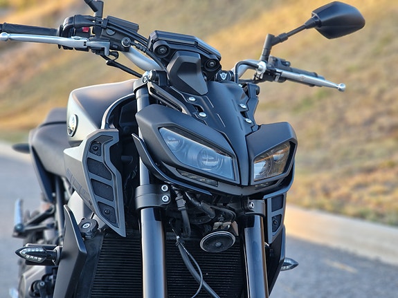 Yamaha MT-09 3 of 6
