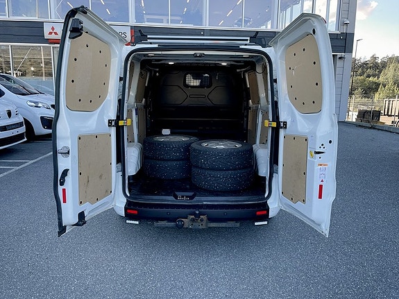 Ford Transit Custom 21 of 21