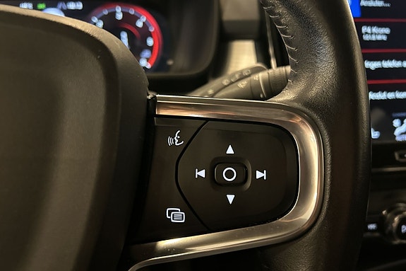 Volvo XC40 17 of 30