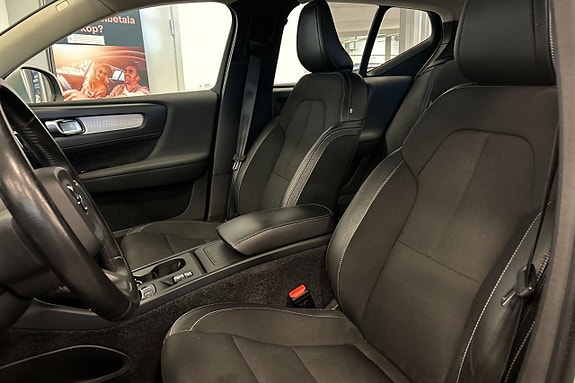 Volvo XC40 13 of 30