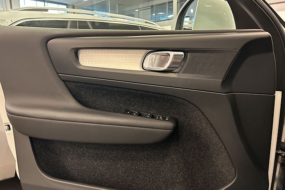 Volvo XC40 24 of 30