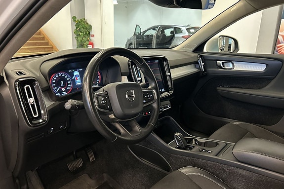 Volvo XC40 10 of 30