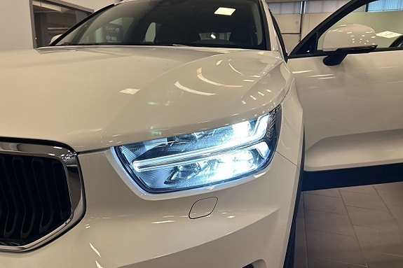 Volvo XC40 12 of 30