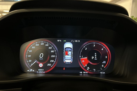 Volvo XC40 15 of 30