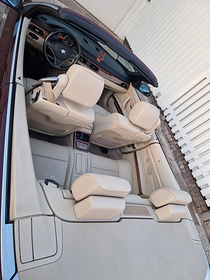 BMW 320i 10 of 14