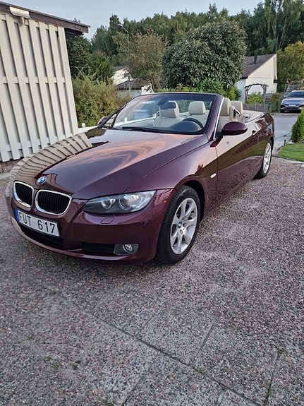 BMW 320i 2 of 14