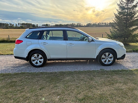 Subaru Outback 4 of 14