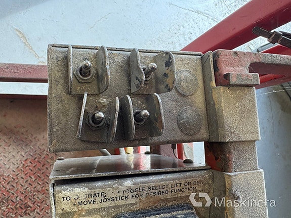 Saxlift SkyJack SJ-8841E 14 of 27