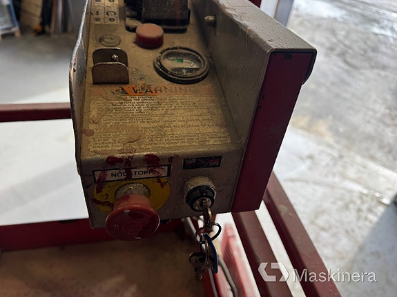Saxlift SkyJack SJ-8841E 13 of 27