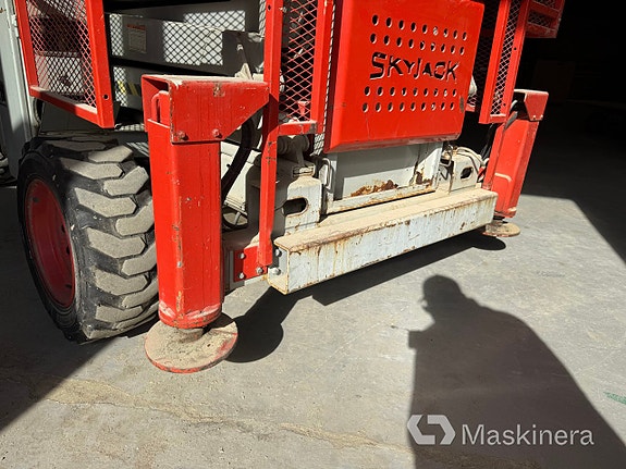 Saxlift SkyJack SJ-8841E 25 of 27