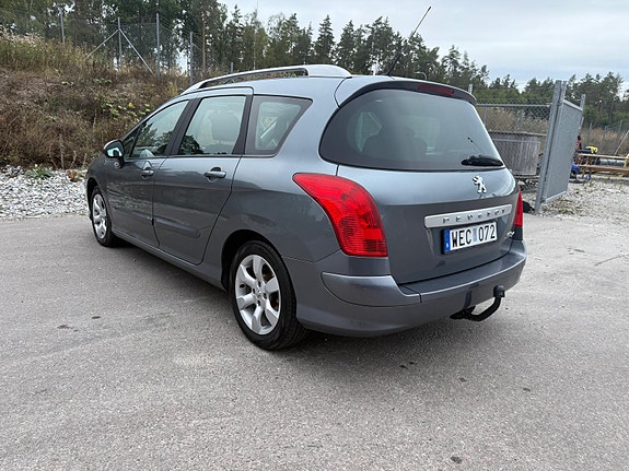 Peugeot 308 SW 4 of 6