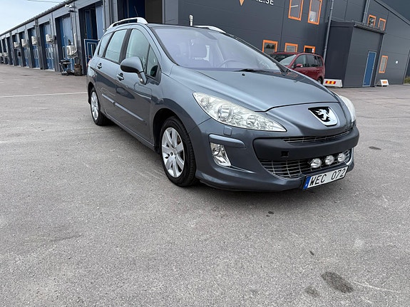 Peugeot 308 SW 2 of 6
