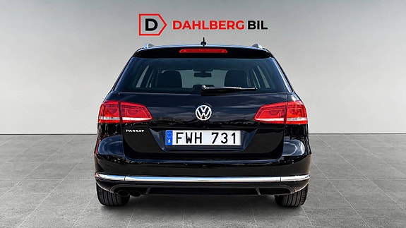 Volkswagen Passat 2 of 18