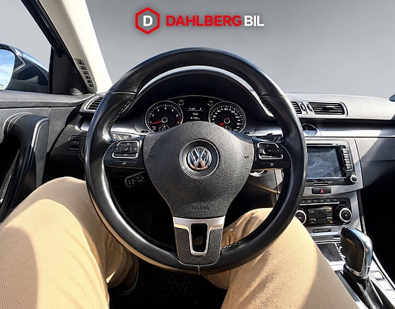 Volkswagen Passat 12 of 18