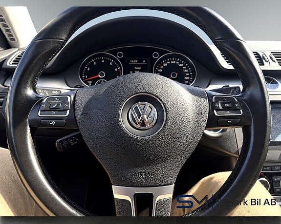 Volkswagen Passat 19 of 21