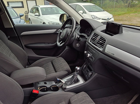 Audi Q3 18 of 27
