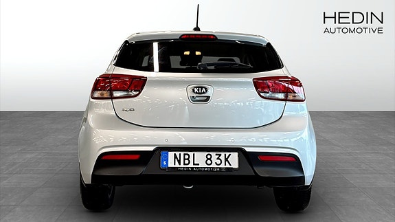 Kia Rio 7 of 9