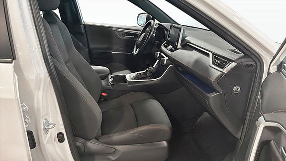 Toyota RAV4 3 of 17