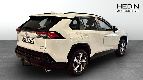 Toyota RAV4 2 of 17
