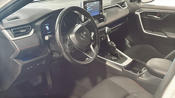 Toyota RAV4 10 of 17