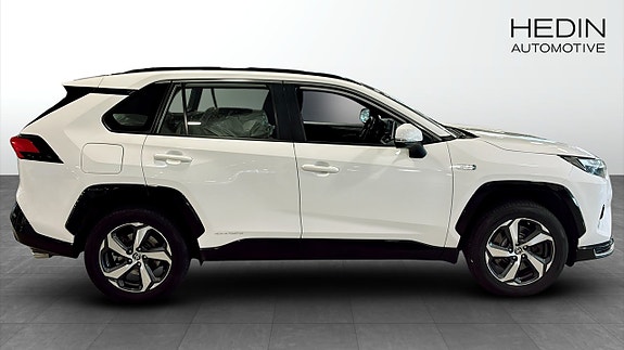Toyota RAV4 6 of 17