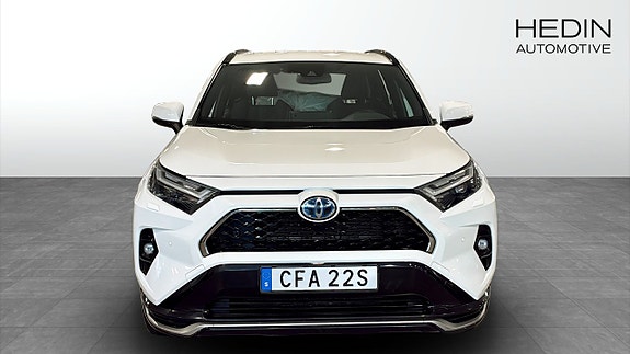 Toyota RAV4 8 of 17