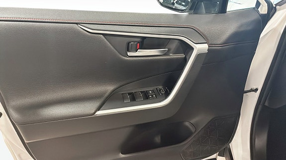Toyota RAV4 11 of 17