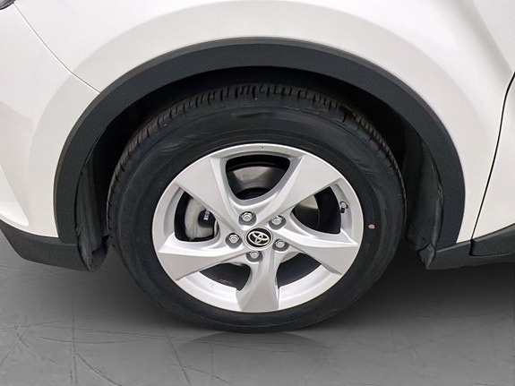Toyota C-HR 28 of 30