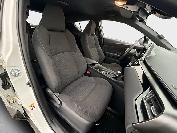 Toyota C-HR 24 of 30