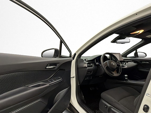 Toyota C-HR 10 of 30