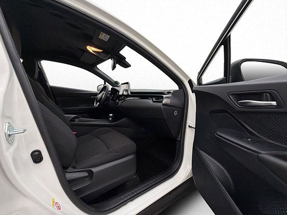 Toyota C-HR 25 of 30