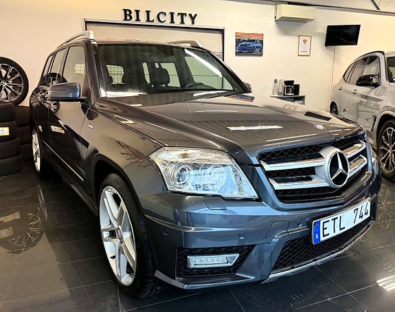Mercedes-Benz GLK350 d 2 of 24