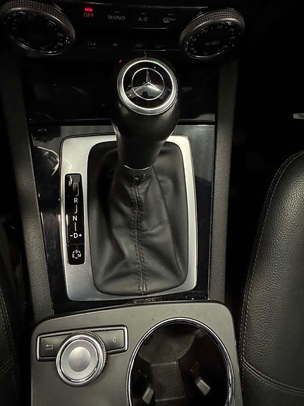 Mercedes-Benz GLK350 d 18 of 24