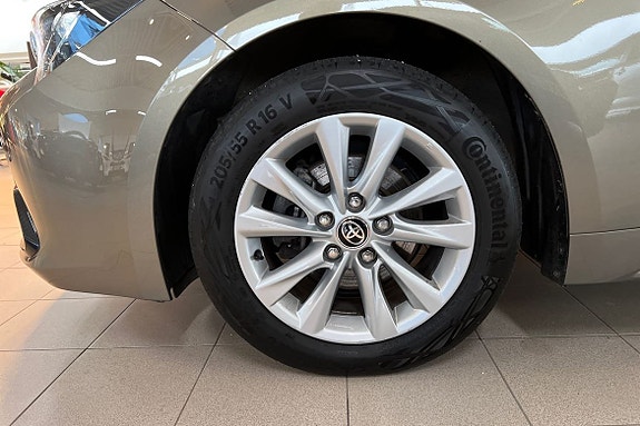Toyota Corolla 17 of 21