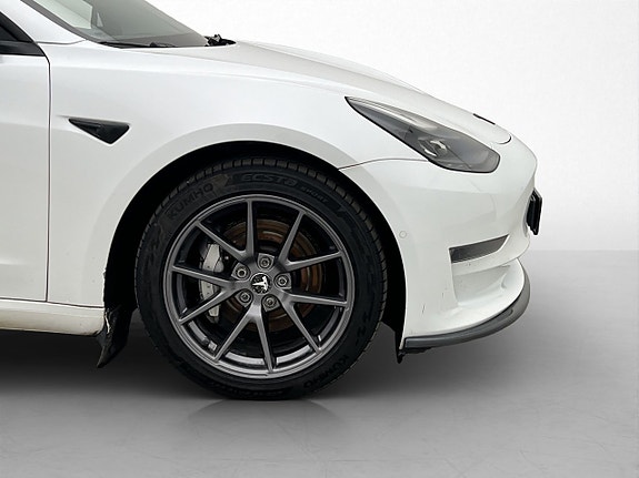 Tesla Model 3 29 of 29