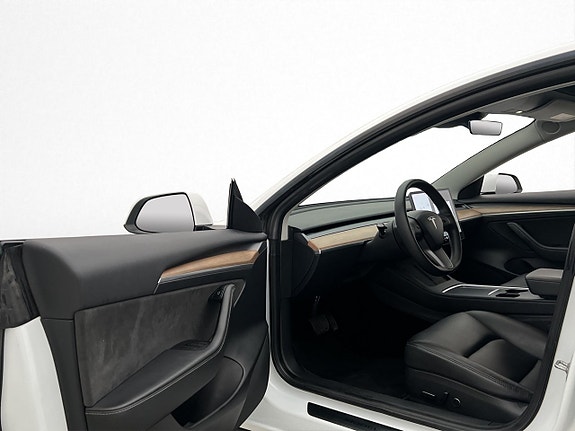Tesla Model 3 10 of 29
