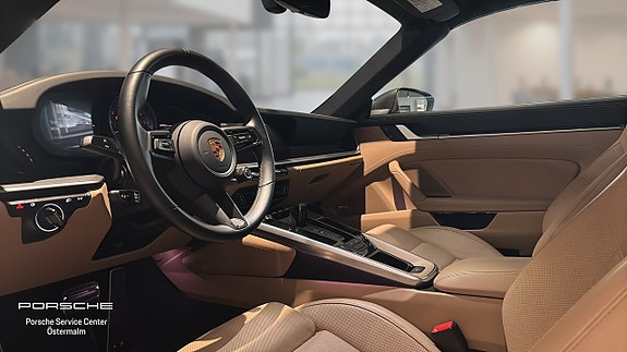 Porsche 911 Targa 4 GTS 3 of 17