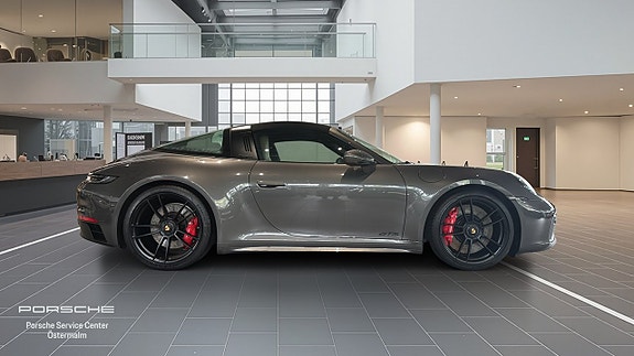 Porsche 911 Targa 4 GTS 16 of 17