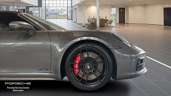 Porsche 911 Targa 4 GTS 9 of 17
