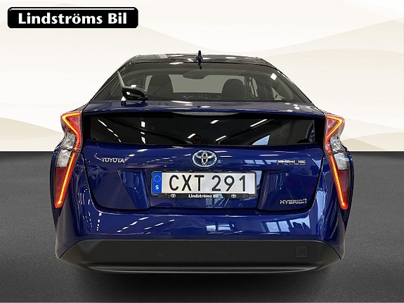 Toyota Prius 8 of 22