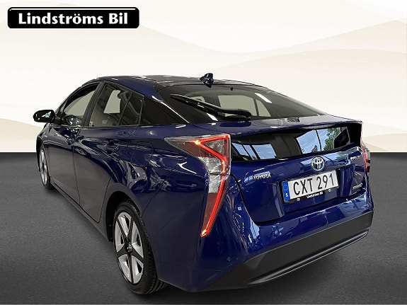 Toyota Prius 4 of 22