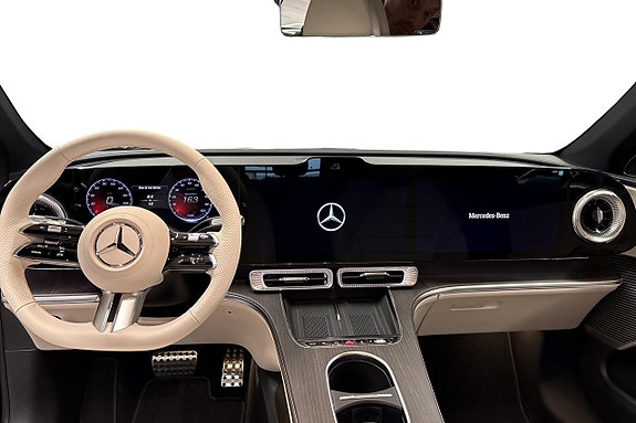 Mercedes-Benz GLC300 de 8 of 12